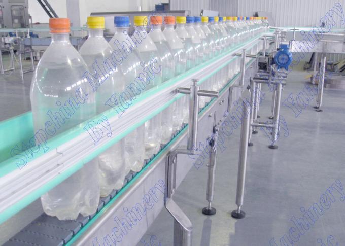 Système de convoyeur automatisé par boisson mis en bouteille adapté aux besoins du client pour le transport d'eau en bouteille