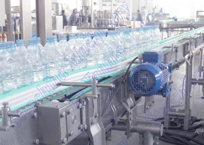 La chaîne de production mis en bouteille d'eau potable pour l'eau pure/eau minérale/arrosent toujours